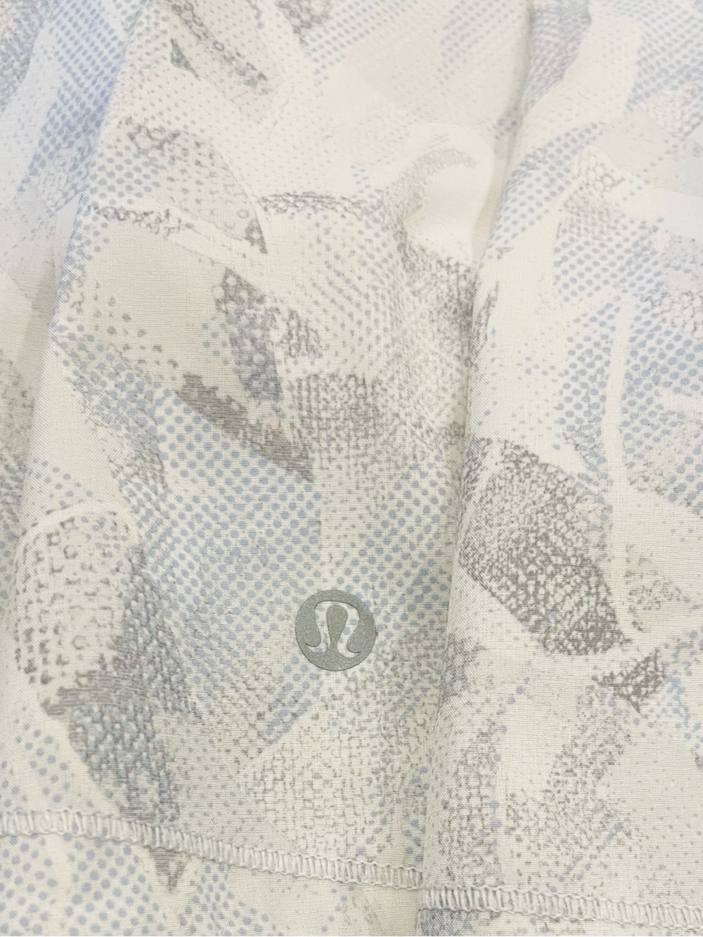 lululemon athletica White and Light Gray Tropical Print Skort